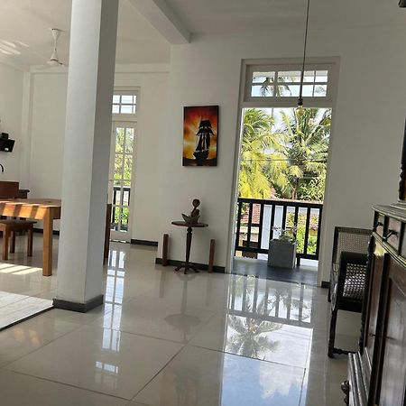 White House & Sea Food Restaurant Hostel Hikkaduwa Ngoại thất bức ảnh