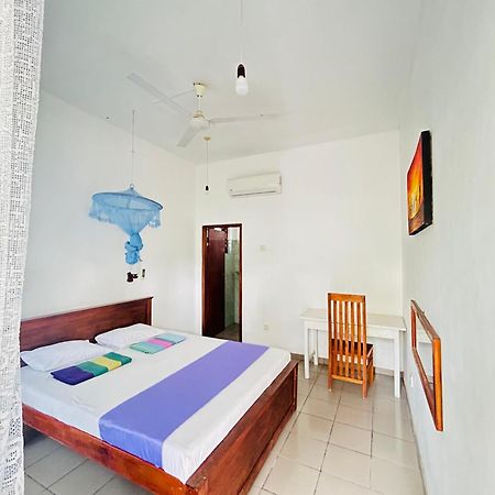 White House & Sea Food Restaurant Hostel Hikkaduwa Ngoại thất bức ảnh