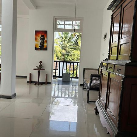 White House & Sea Food Restaurant Hostel Hikkaduwa Ngoại thất bức ảnh