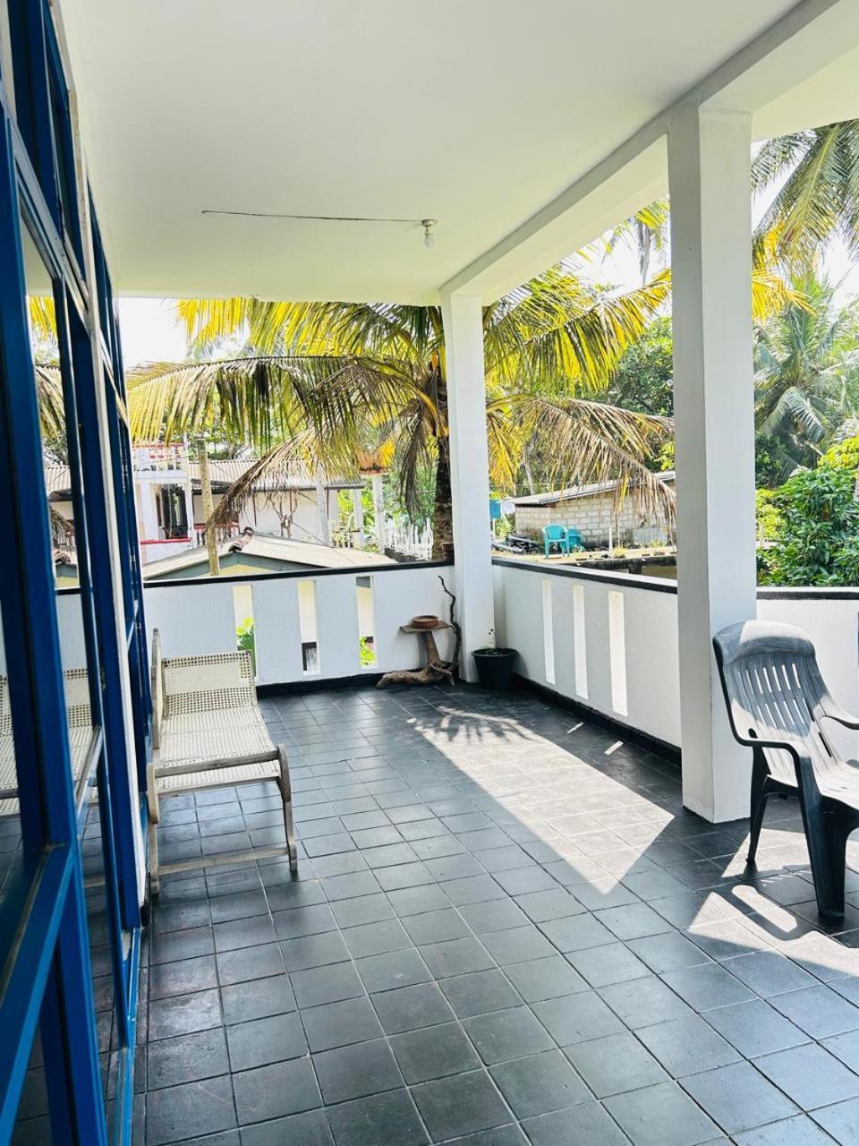 White House & Sea Food Restaurant Hostel Hikkaduwa Ngoại thất bức ảnh