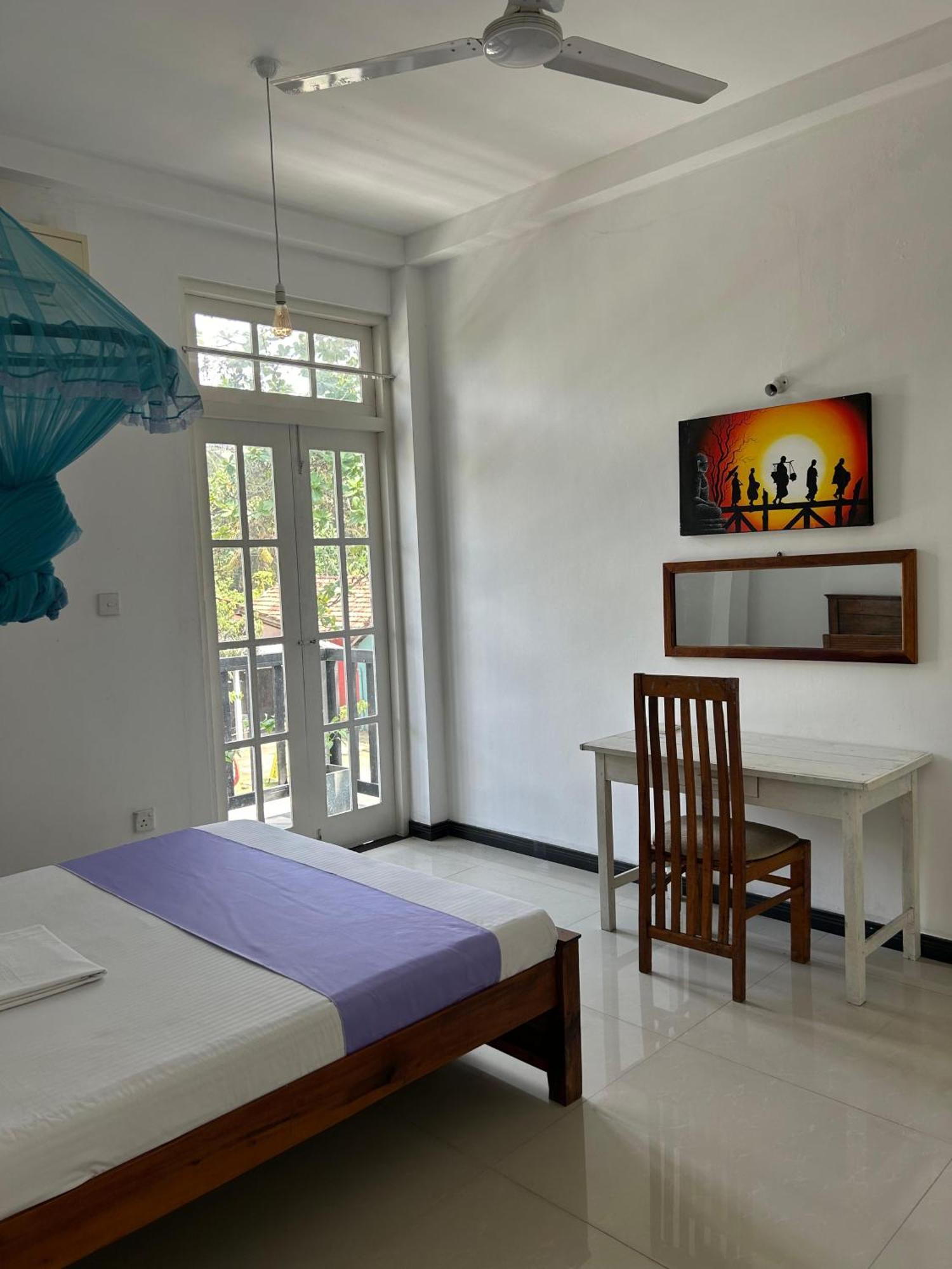 White House & Sea Food Restaurant Hostel Hikkaduwa Ngoại thất bức ảnh
