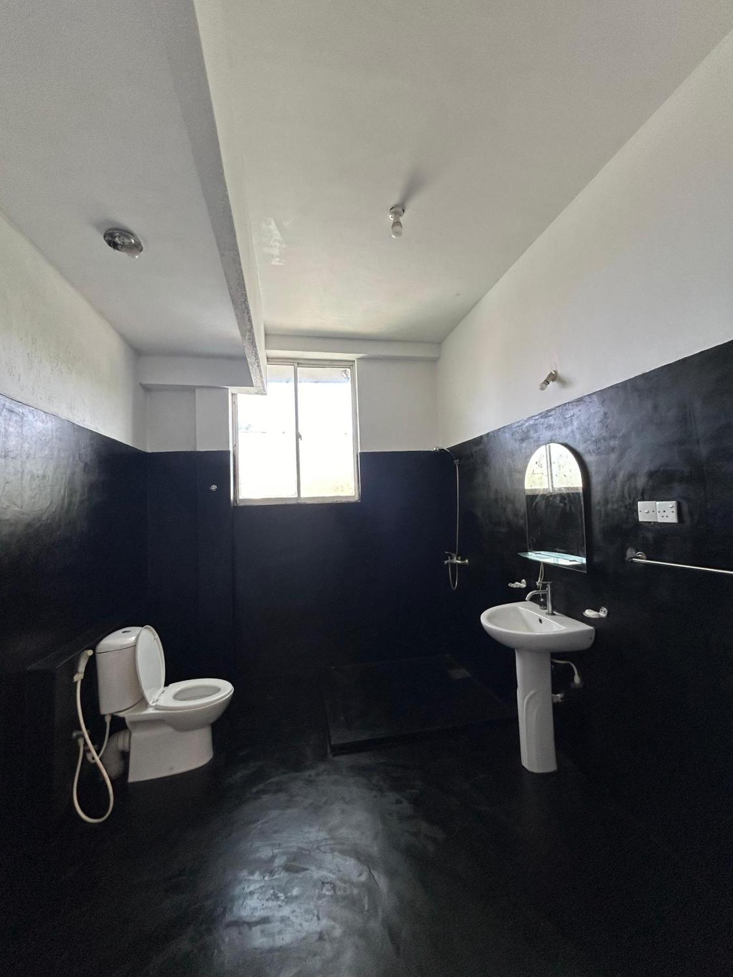 White House & Sea Food Restaurant Hostel Hikkaduwa Ngoại thất bức ảnh