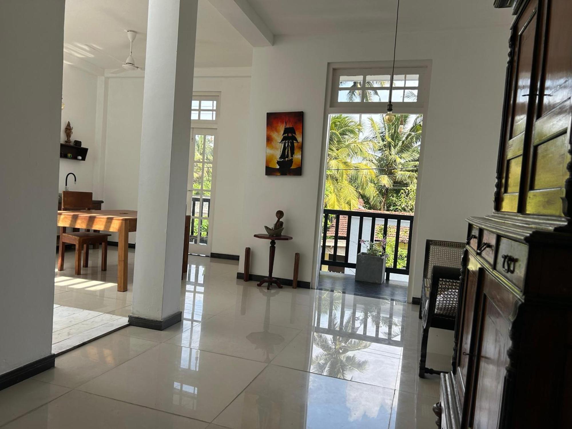 White House & Sea Food Restaurant Hostel Hikkaduwa Ngoại thất bức ảnh