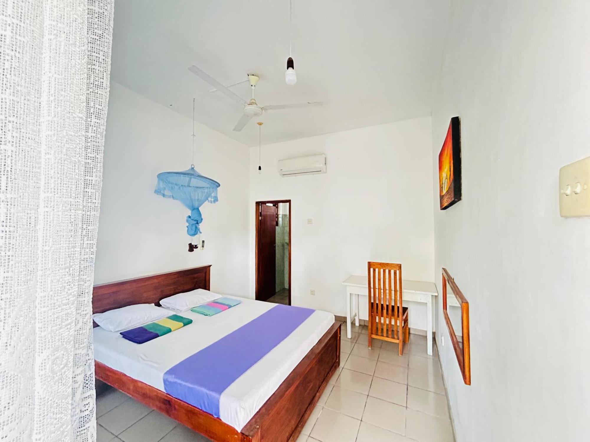 White House & Sea Food Restaurant Hostel Hikkaduwa Ngoại thất bức ảnh