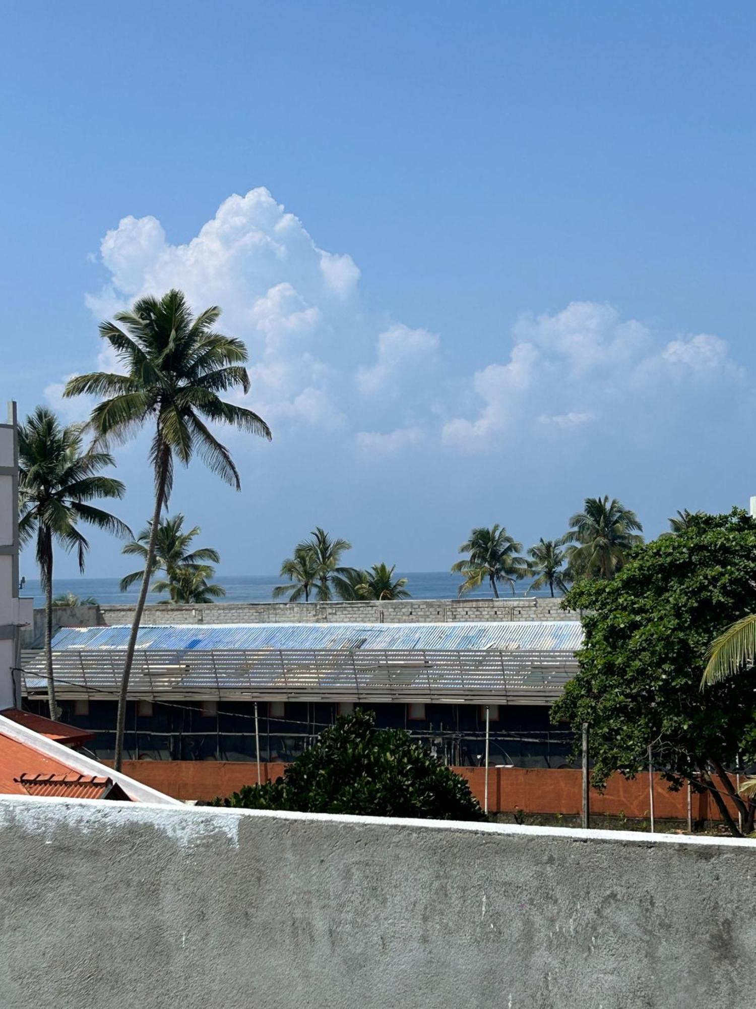 White House & Sea Food Restaurant Hostel Hikkaduwa Ngoại thất bức ảnh