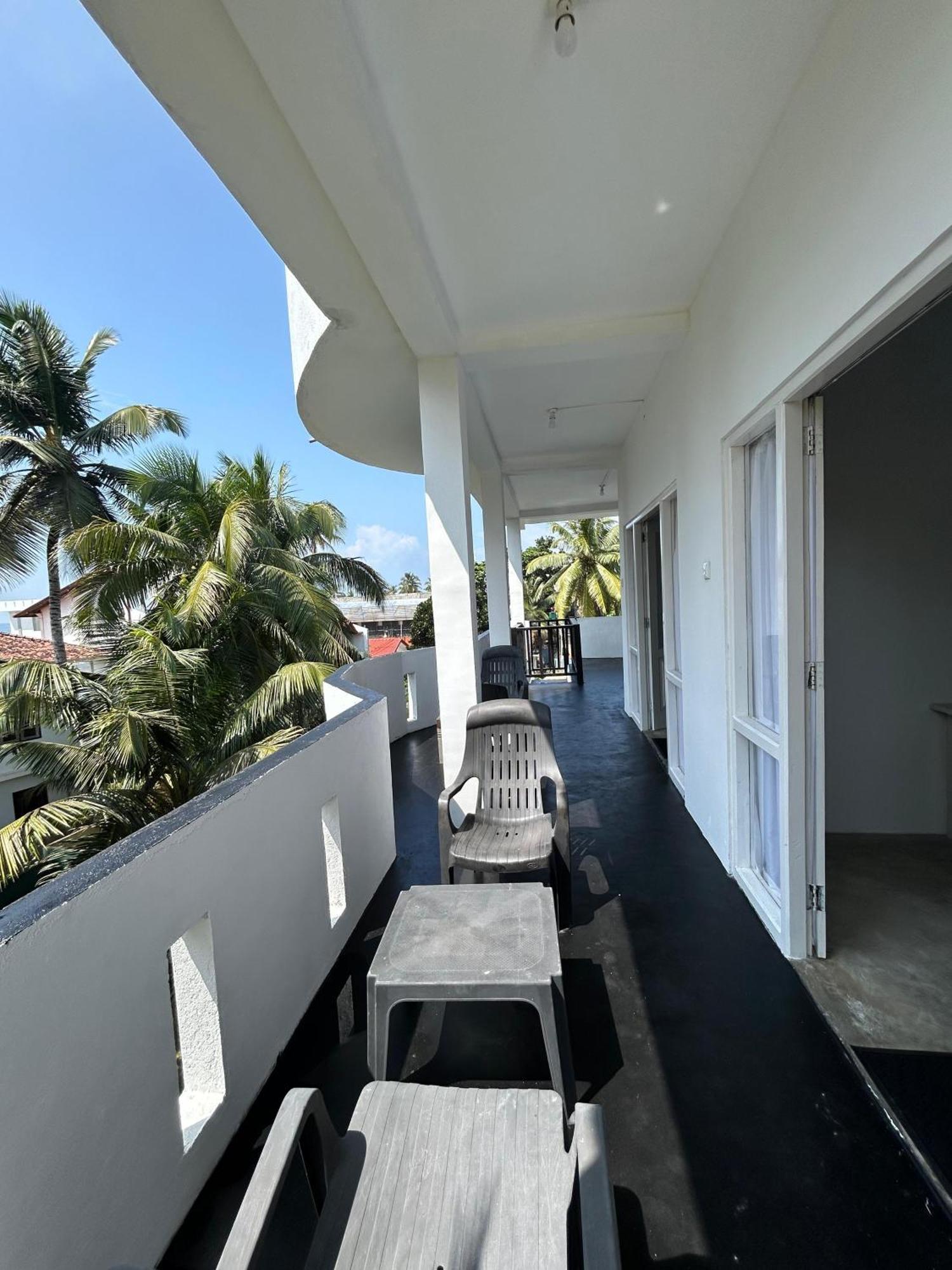 White House & Sea Food Restaurant Hostel Hikkaduwa Ngoại thất bức ảnh